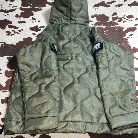 Grunt Style Puffer Sweatshirt - Picture 6 of 6